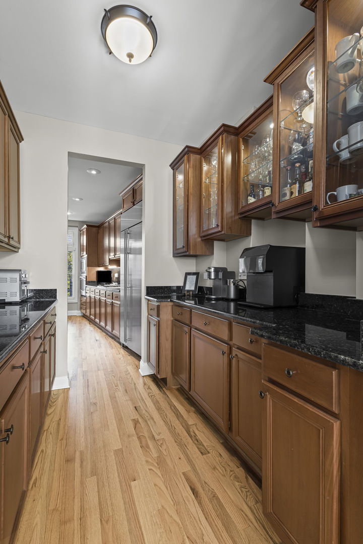 Undisclosed Address Glenview, IL 60026 - Photo 20 of 36 Gallery Image 20