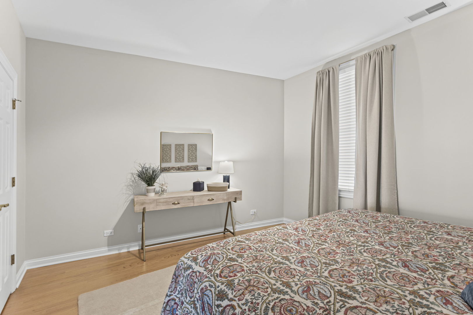Undisclosed Address Glenview, IL 60026 - Photo 24 of 36 Gallery Image 24
