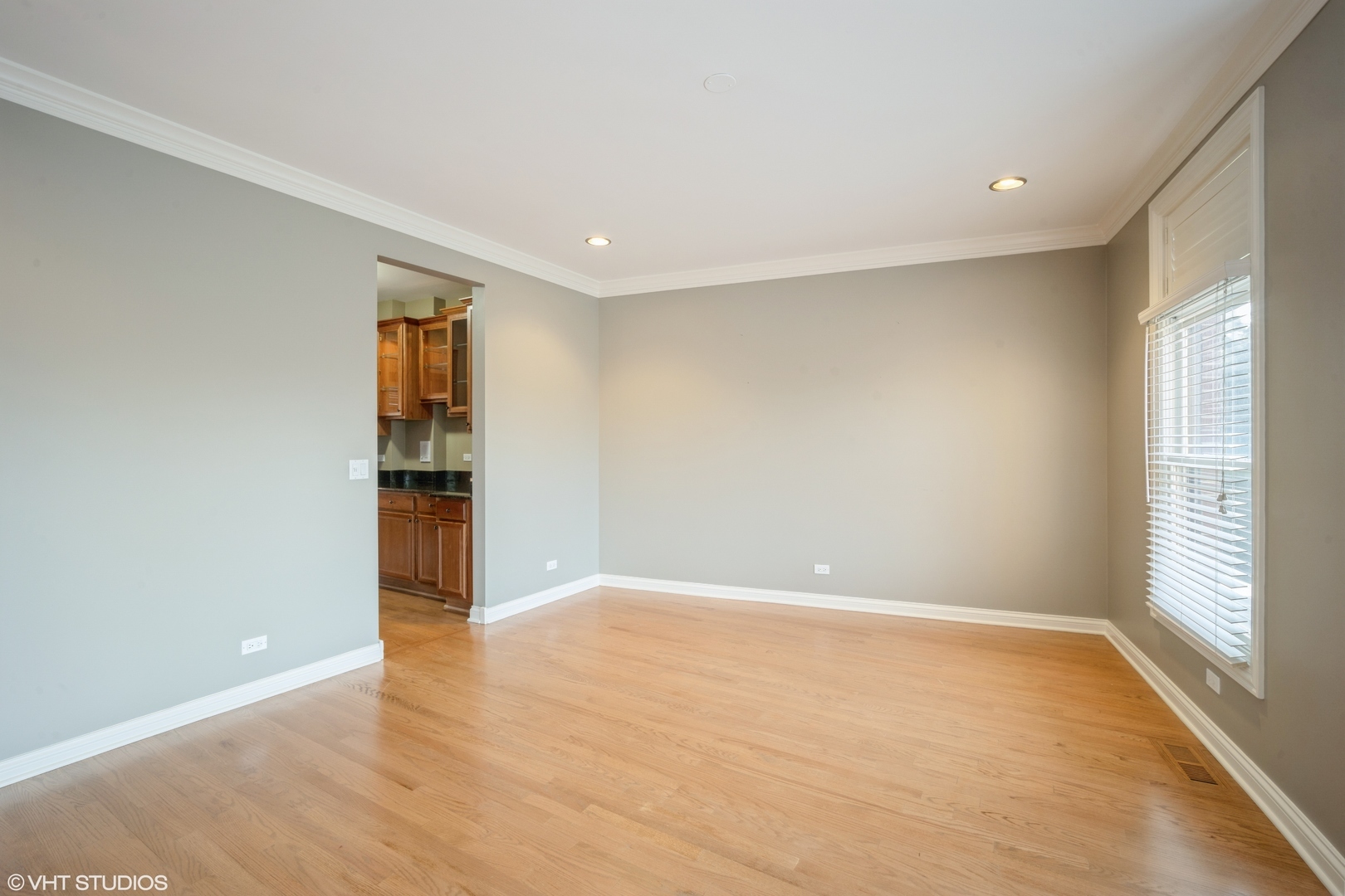 Undisclosed Address Glenview, IL 60026 - Photo 9 of 36 Gallery Image 9