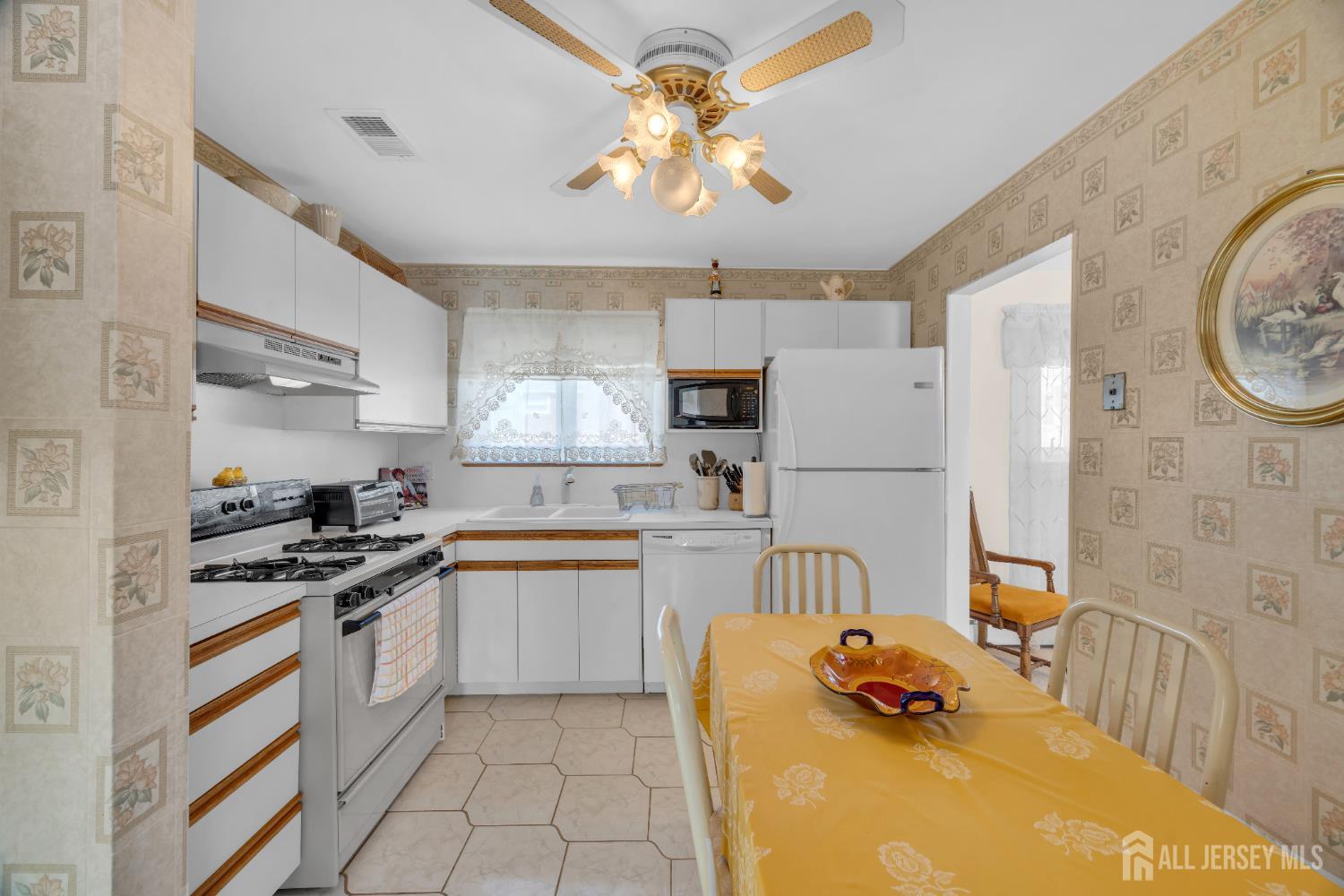 1463 Pawnee Road North Brunswick, NJ 08902 - Photo 9 of 13