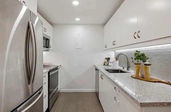 $3,650 | 50-56 Broadlawn Park, Unit 221, Chestnut Hill, MA 02467
