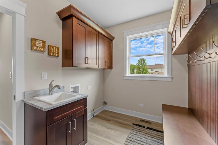 19503 Tramore Lane Mokena, IL 60448 - Photo 18 of 29 a bathroom with a sink and a mirror