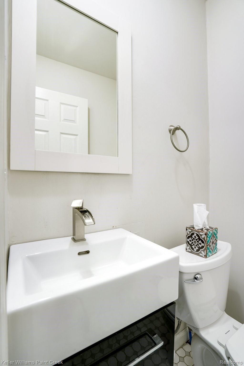 1218 Hampton Road Grosse Pointe, MI 48236 - Photo 10 of 24 Powder Room