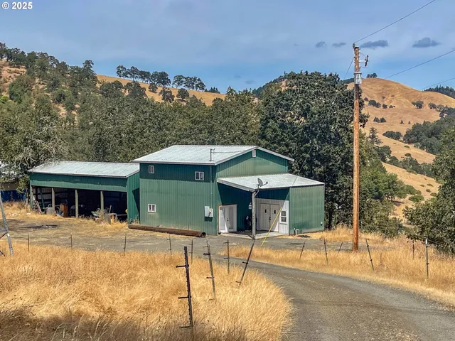 a view of a house with a yard and garage