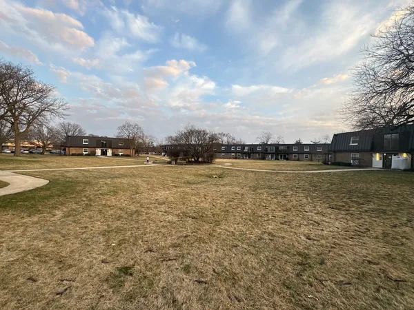 $1,675 | 121 West 63rd Street, Unit D203, Westmont, IL 60559