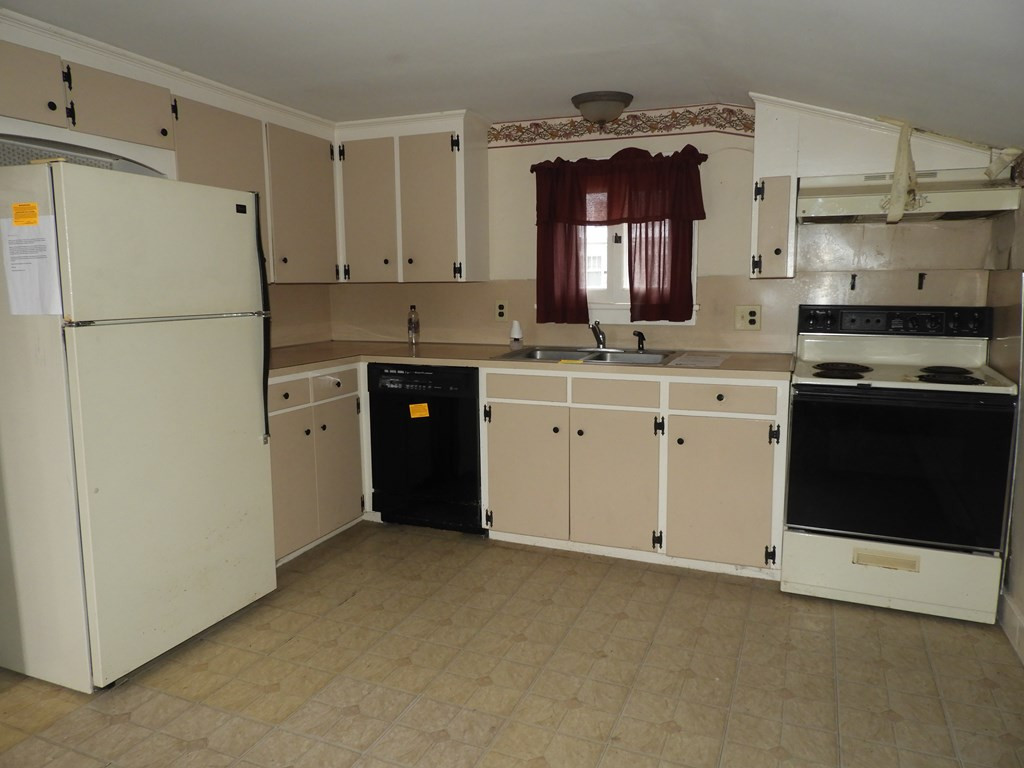 26 Pine Street Rouses Point, NY 12979 - Photo 3 of 13 Gallery Image 3