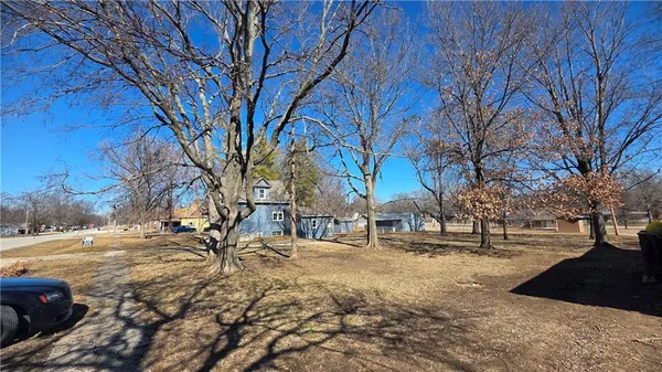 $199,999 | 325 Monroe Street, Pomona, KS 66076