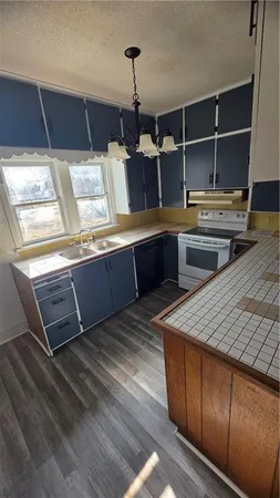 $199,999 | 325 Monroe Street, Pomona, KS 66076