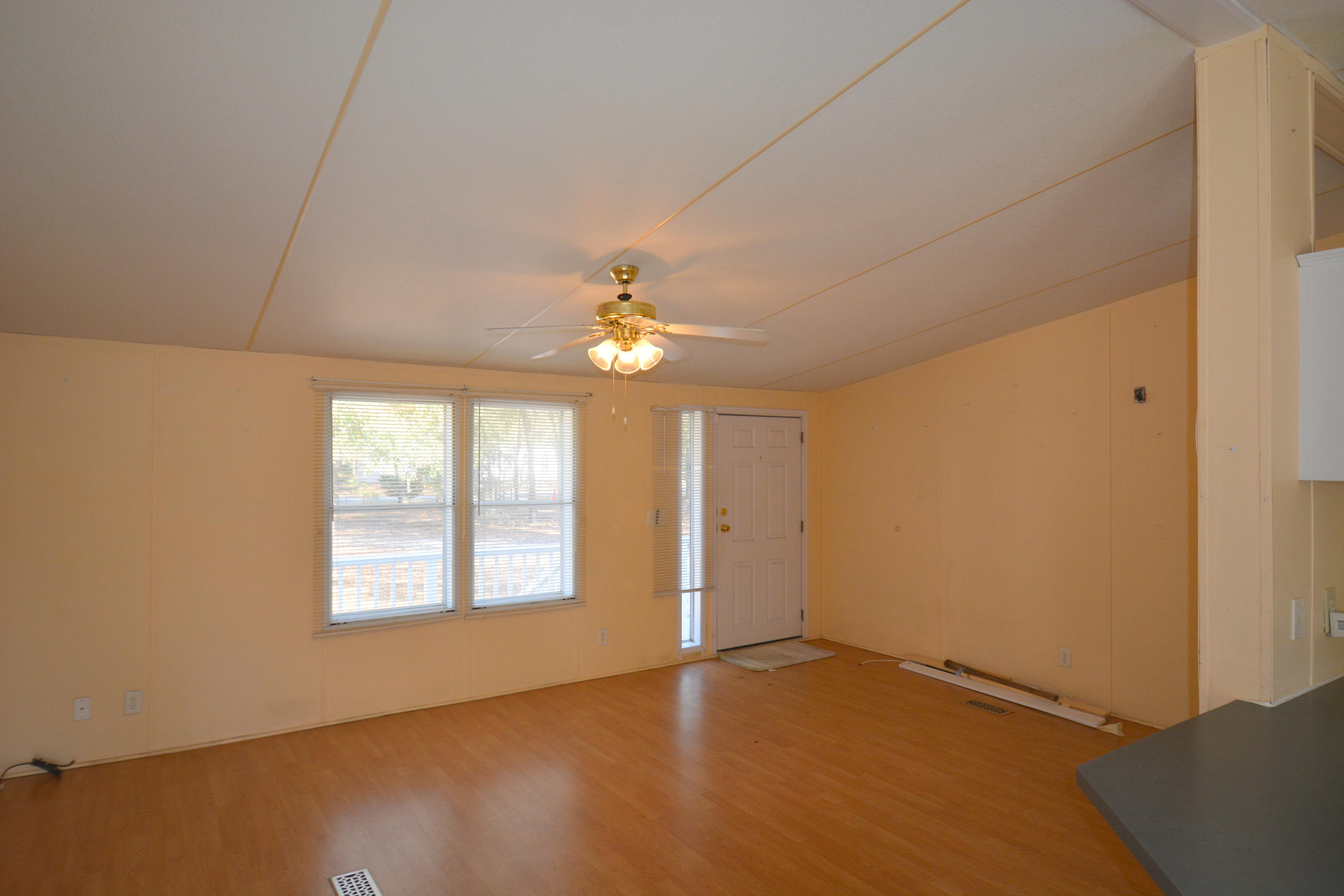 5729 Blufton Road Hollywood, SC 29449 - Photo 15 of 32 Family Room