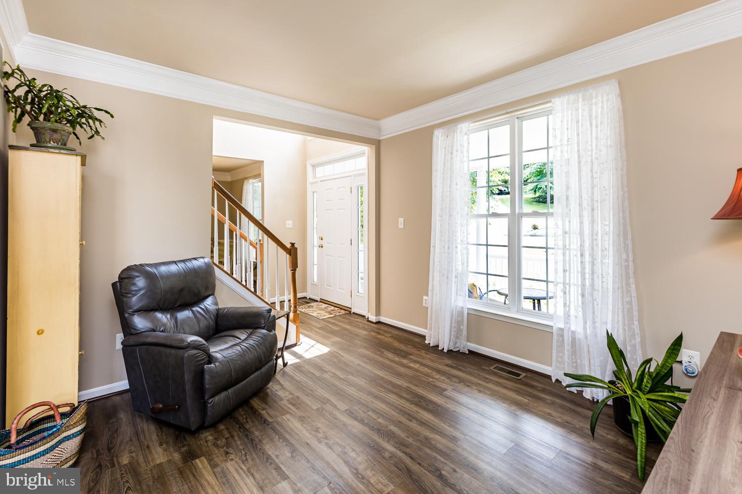 3931 Hunter Road Ellicott City, MD 21043 - Photo 5 of 50 Living room is open and bright