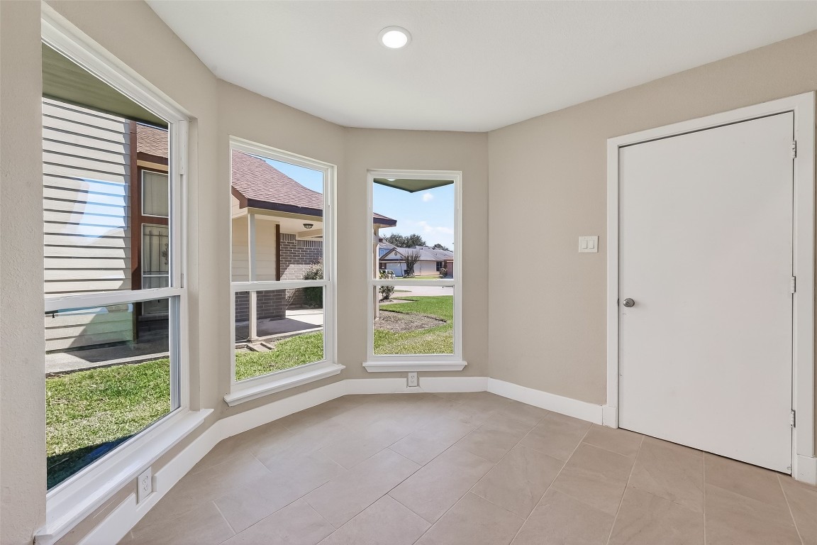 2318 Irish Spring Drive Houston, TX 77067 - Photo 11 of 25 Breakfast Area