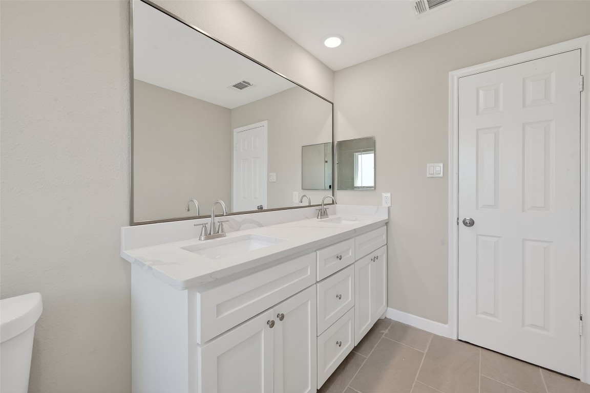 2318 Irish Spring Drive Houston, TX 77067 - Photo 21 of 25 a bathroom with 2 sink and a mirror