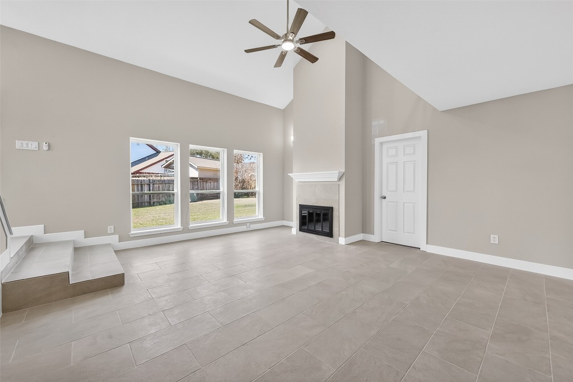 2318 Irish Spring Drive Houston, TX 77067 - Photo 5 of 25 Living Room