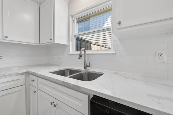 $2,200 | 2318 Irish Spring Drive, Houston, TX 77067
