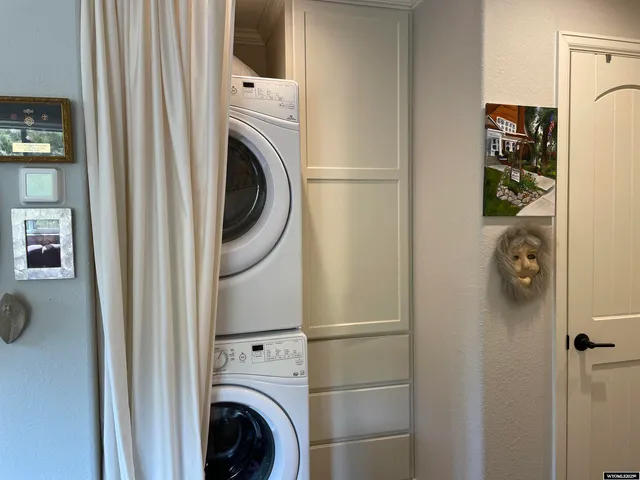 $385,000 | 299 Leedy Drive, Lander, WY 82520