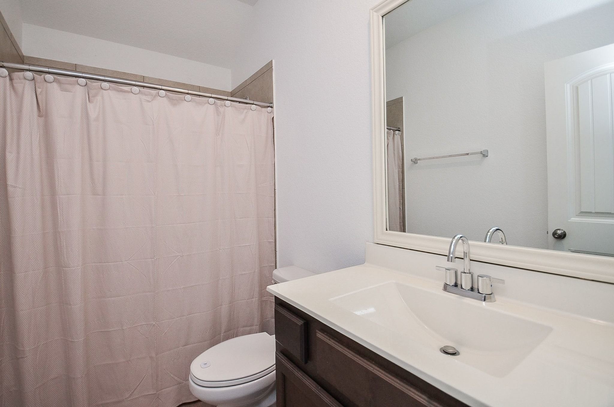 3820 Vista Grove Court Rosenberg, TX 77469 - Photo 29 of 36 Full bathroom on second floor with new mirrors