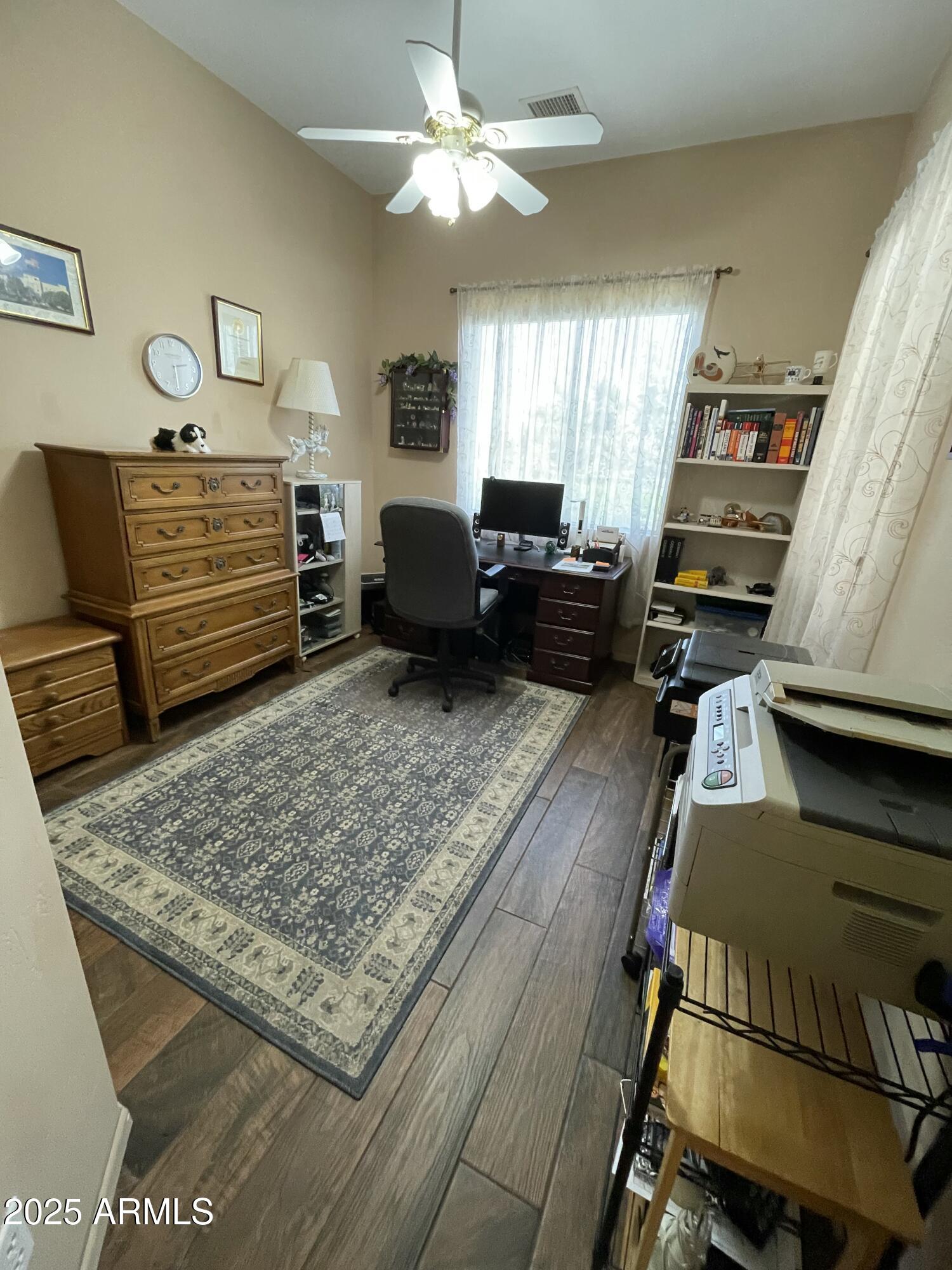 5325 Whisper Ridge Cornville, AZ 86325 - Photo 31 of 54 a living room with furniture