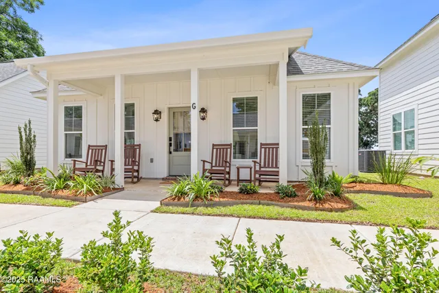 $2,300 | 307 4th Street, Unit G, Youngsville, LA 70592