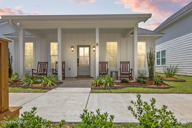 $2,300 | 307 4th Street, Unit G, Youngsville, LA 70592