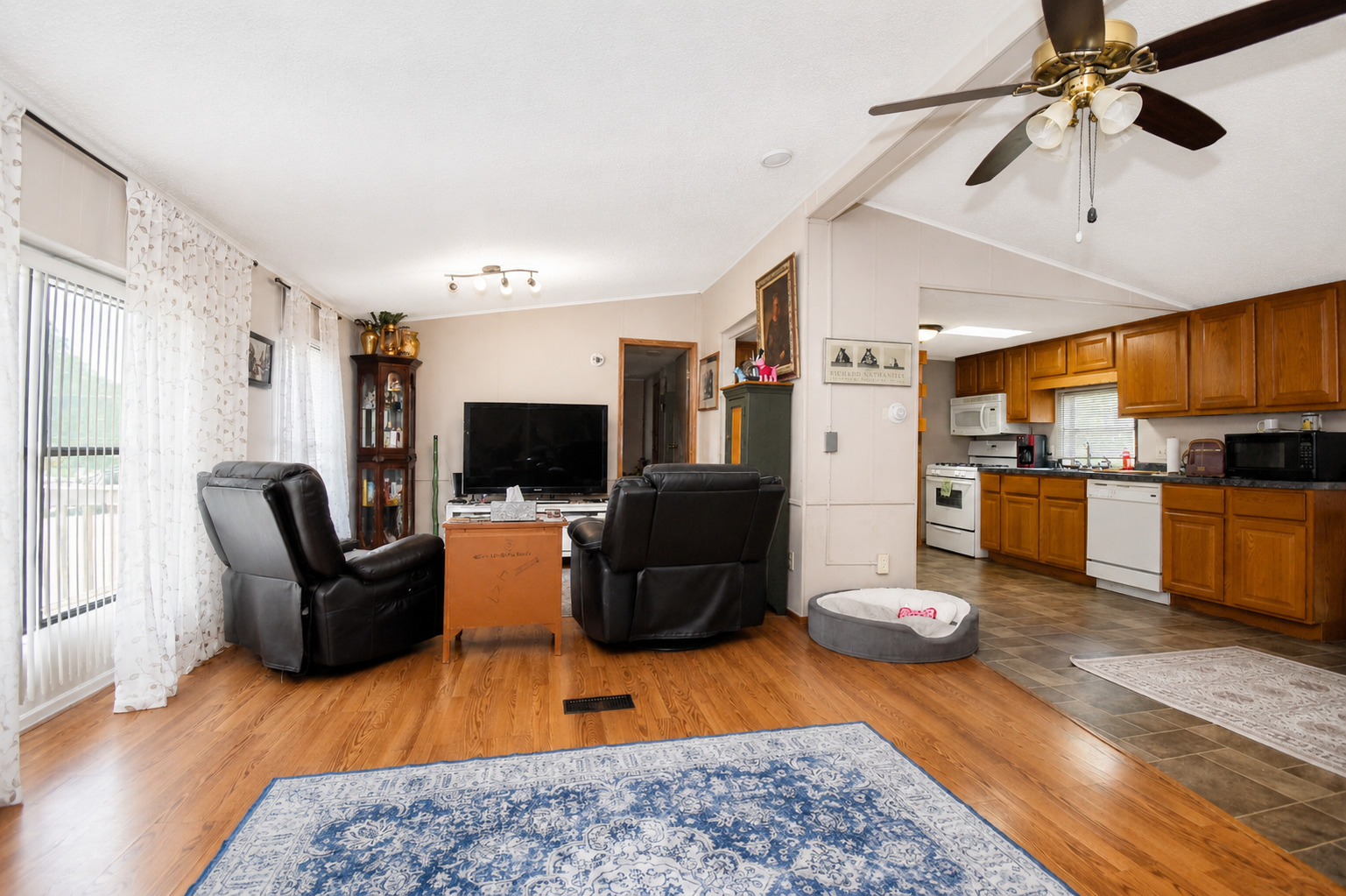 38703 North Sheridan Road, Unit 164 Beach Park, IL 60099 - Photo 3 of 10