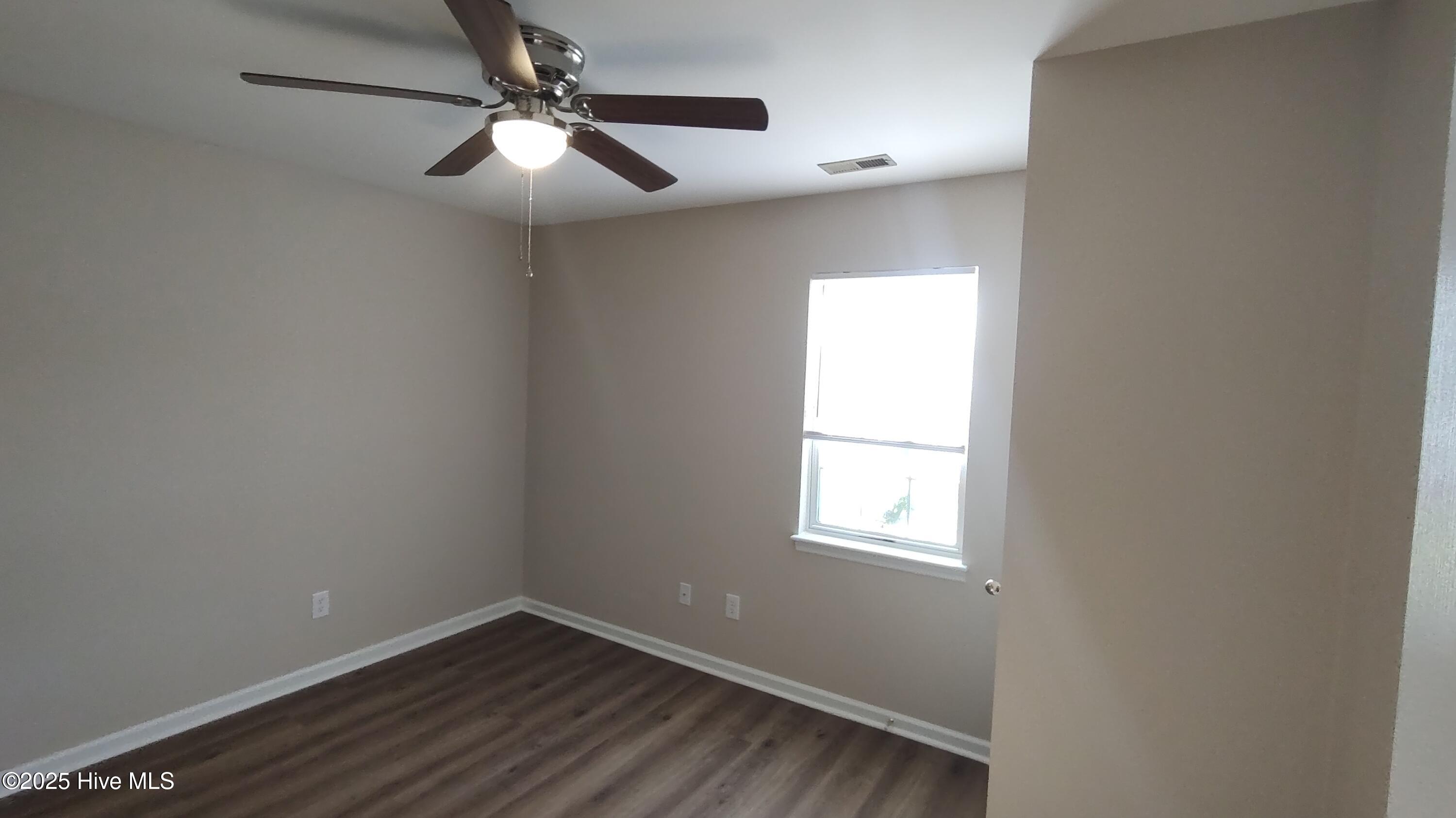 813 South Dogwood Lane Swansboro, NC 28584 - Photo 12 of 21 2025-10-22 16.09.27