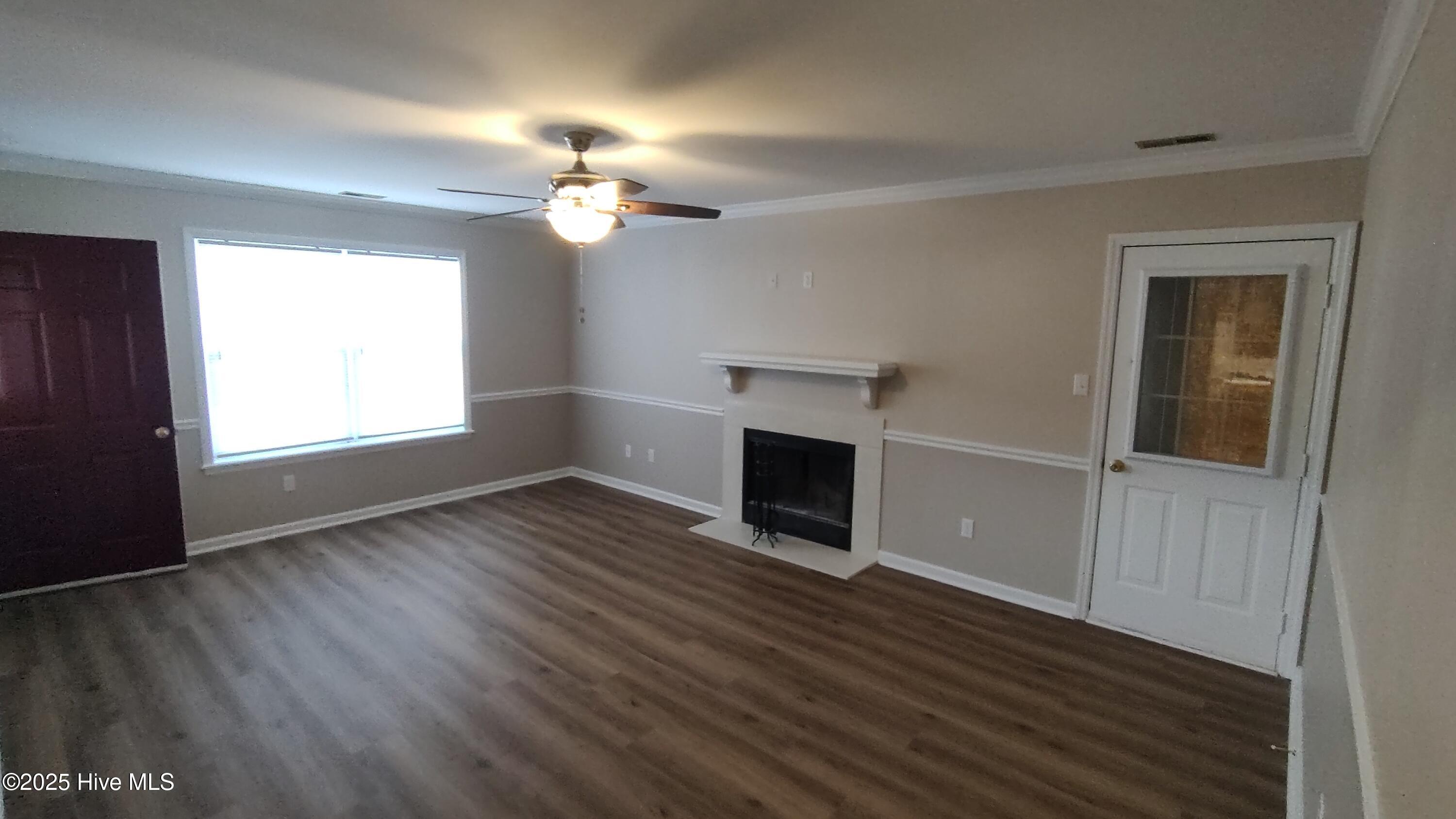 813 South Dogwood Lane Swansboro, NC 28584 - Photo 3 of 21 2025-10-22 16.06.45