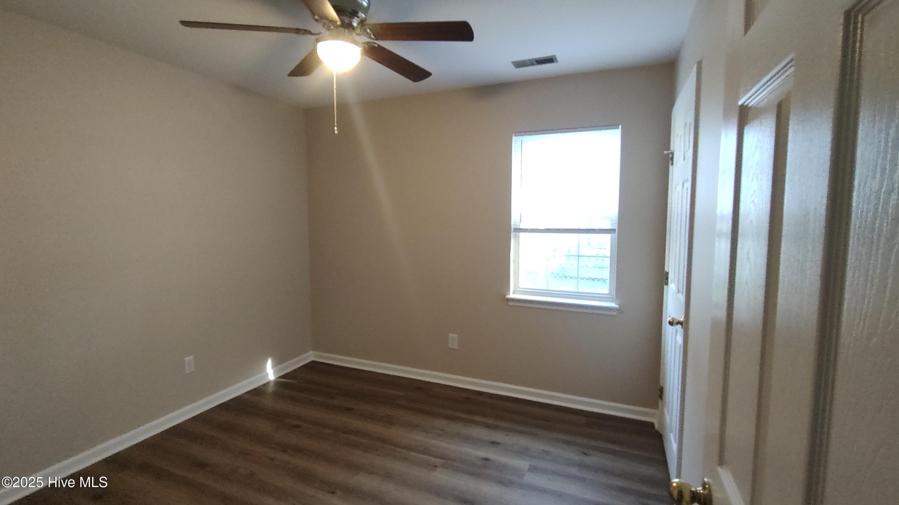 813 South Dogwood Lane Swansboro, NC 28584 - Photo 7 of 21 2025-10-22 16.08.39