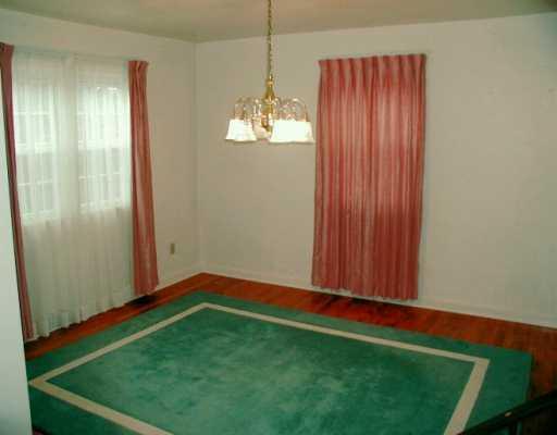 226 East Elmhurst Road Green Tree, PA 15220 - Photo 3 of 7 Dining Room.