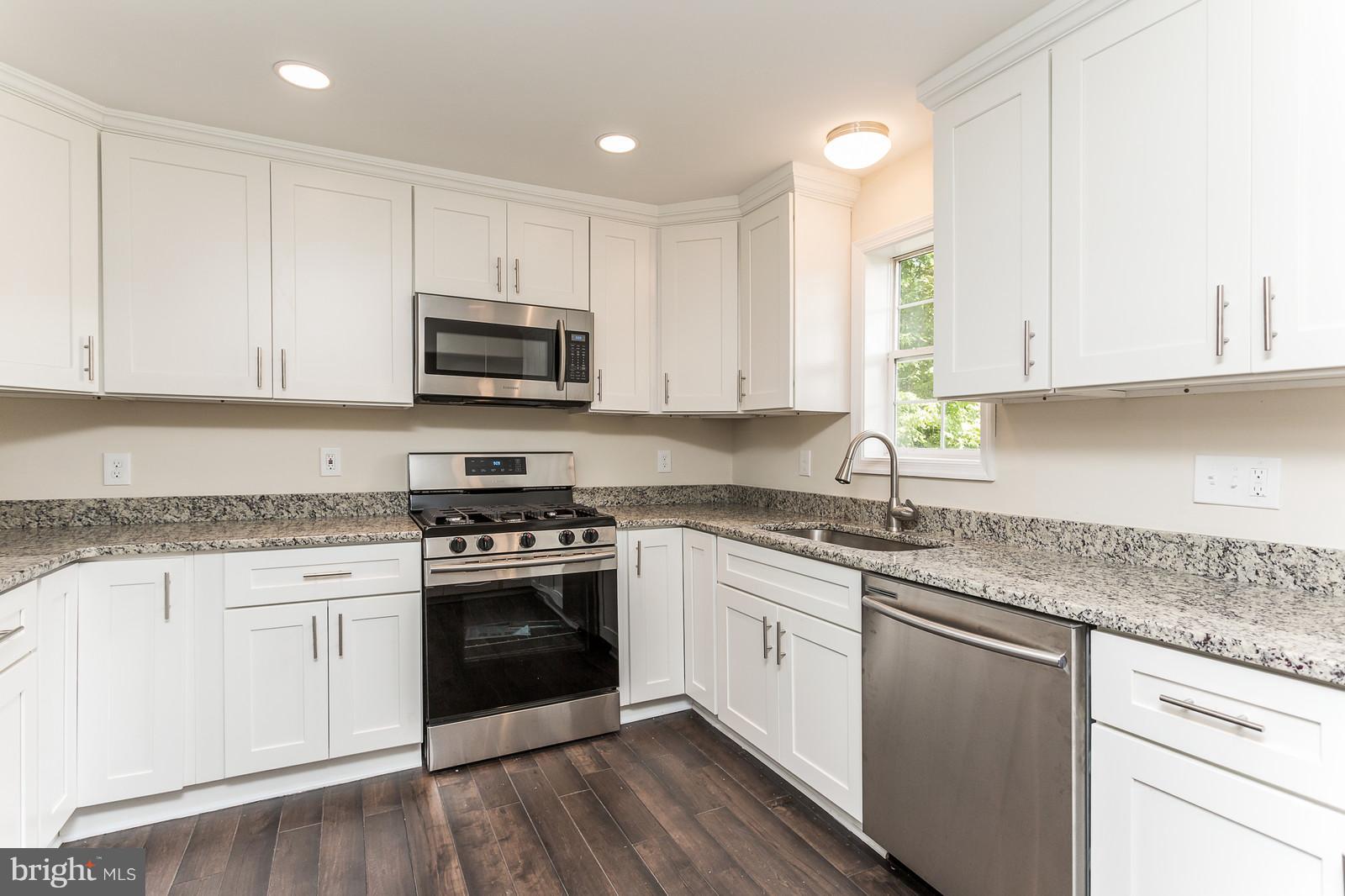 18575 Old Triangle Road Triangle, VA 22172 - Photo 7 of 29 Kitchen