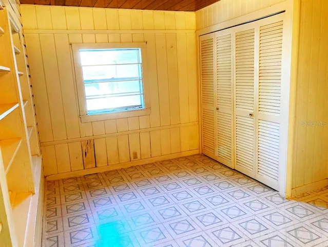 a close view of sink