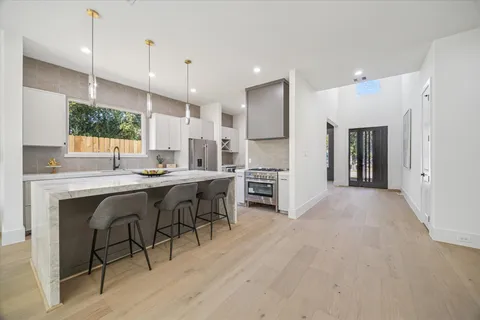 $699,900 | 6634 Sylvan Road, Houston, TX 77023