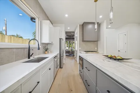 $699,900 | 6634 Sylvan Road, Houston, TX 77023