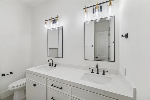 $699,900 | 6634 Sylvan Road, Houston, TX 77023