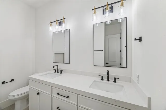 $699,900 | 6634 Sylvan Road, Houston, TX 77023