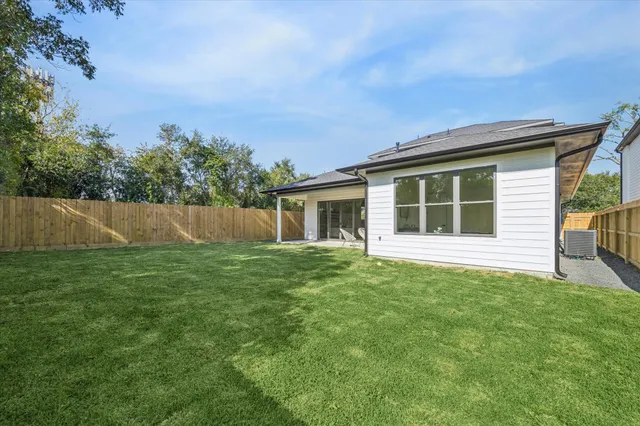 $699,900 | 6634 Sylvan Road, Houston, TX 77023