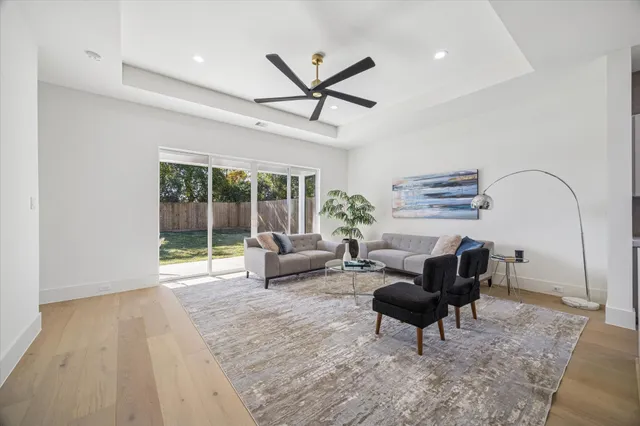 $699,900 | 6634 Sylvan Road, Houston, TX 77023