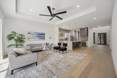 $699,900 | 6634 Sylvan Road, Houston, TX 77023