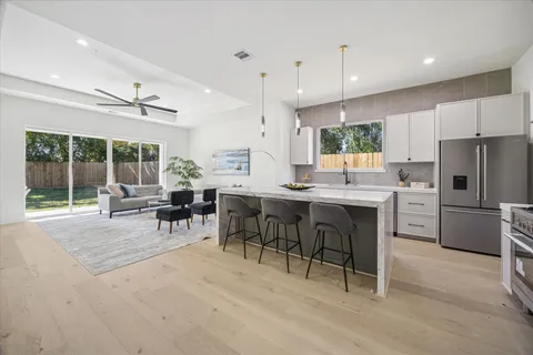 $699,900 | 6634 Sylvan Road, Houston, TX 77023