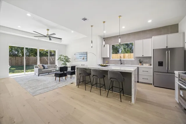 $699,900 | 6634 Sylvan Road, Houston, TX 77023