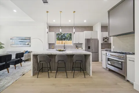 $699,900 | 6634 Sylvan Road, Houston, TX 77023