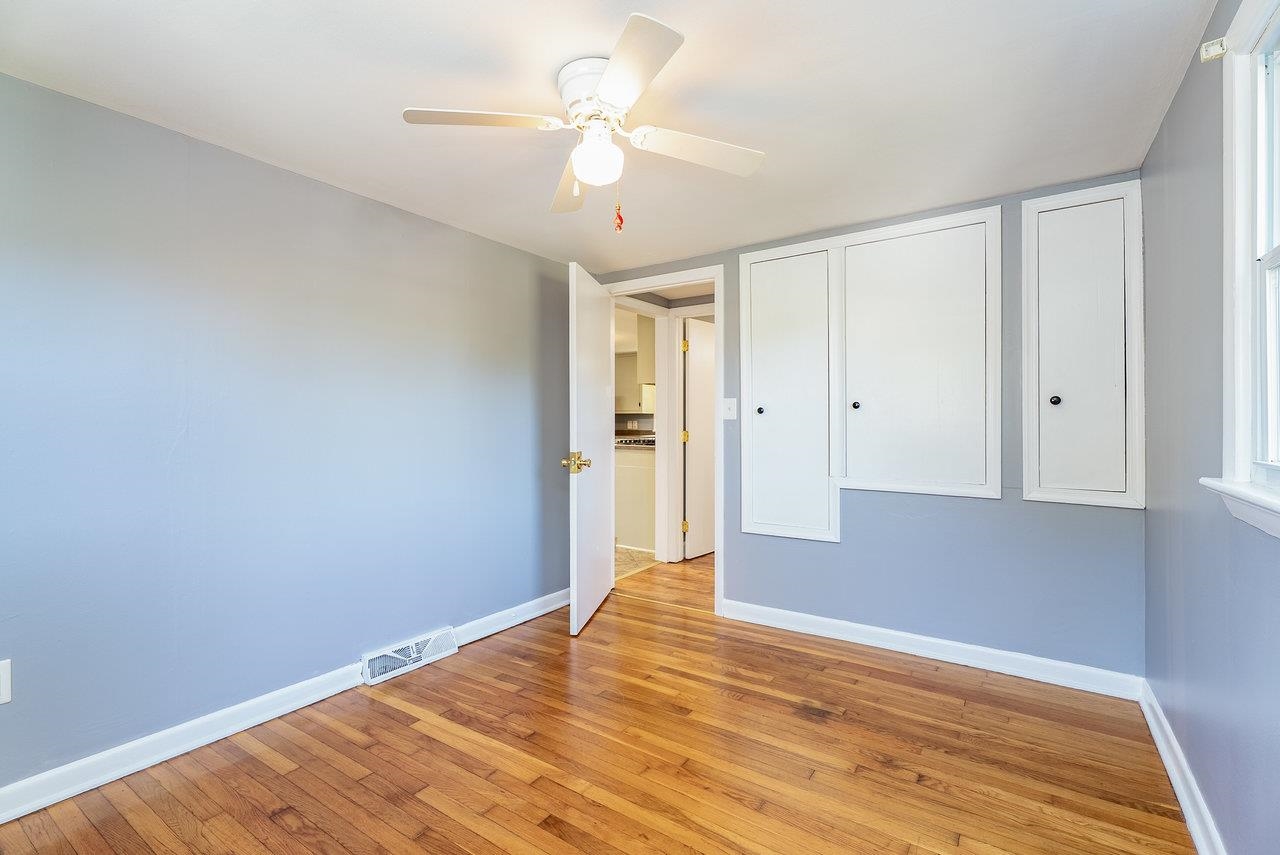418 G Street Staunton, VA 24401 - Photo 13 of 31 a view of a livingroom with wooden floor