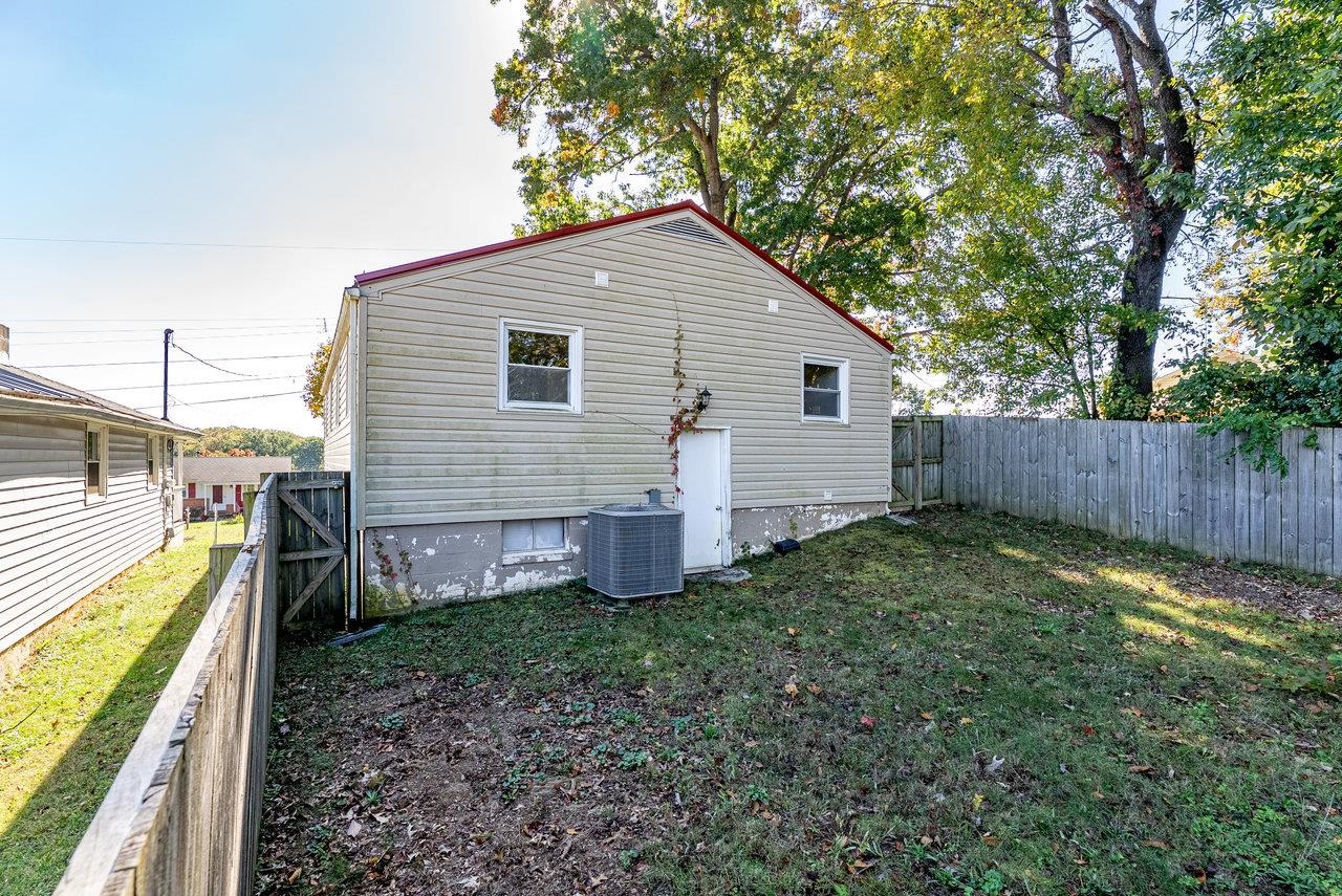 418 G Street Staunton, VA 24401 - Photo 26 of 31 a view of a backyard with a small cabin