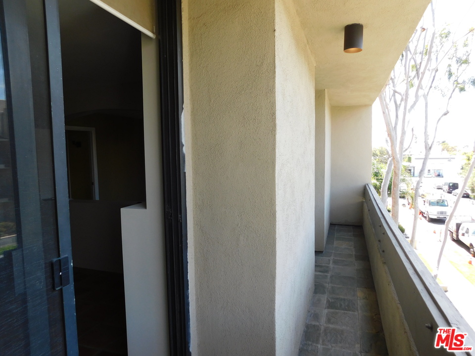 740 North Kings Road, Unit 201 Los Angeles, CA 90069 - Photo 8 of 20 a view of a bathroom from a hallway