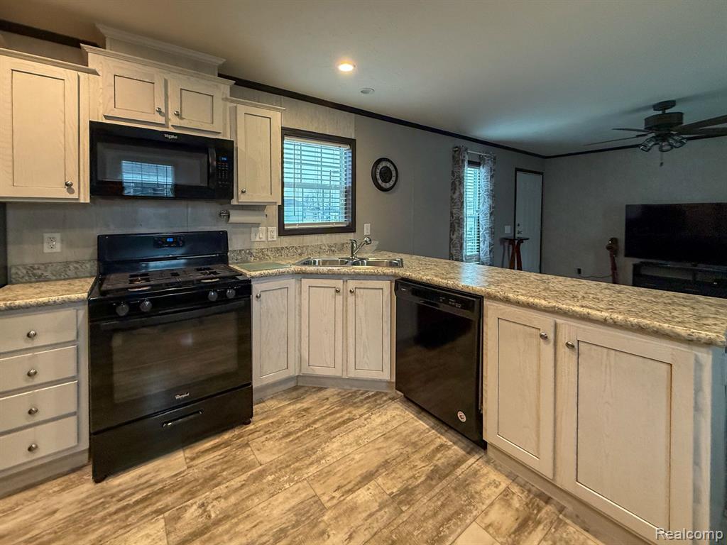 321 Prairie Circle Carleton, MI 48117 - Photo 3 of 20