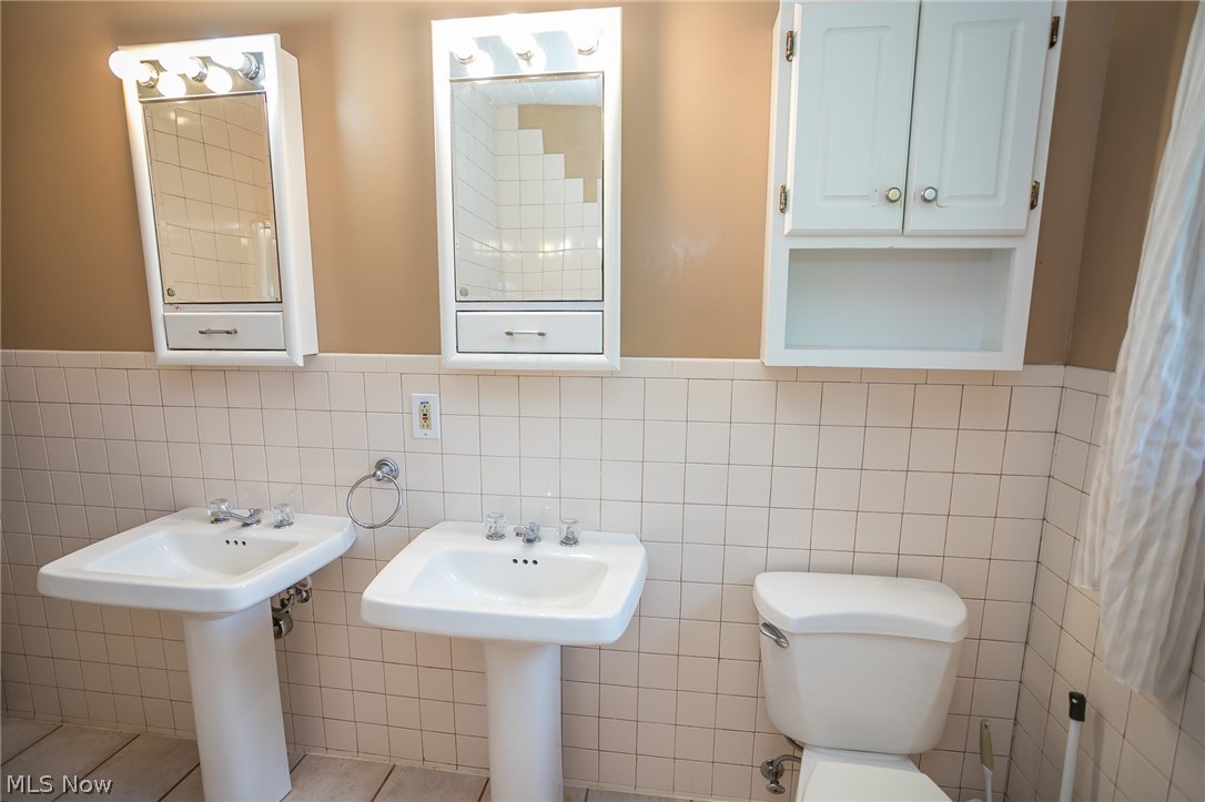 27616 Highland Road Cleveland, OH 44143 - Photo 19 of 25