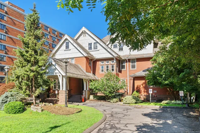 $1,200 | 19 Woodland Street, Unit 14, Hartford, CT 06111