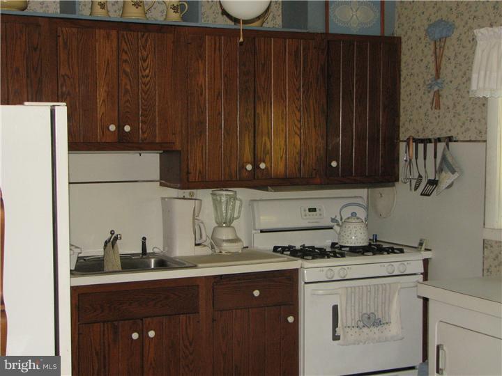 9327 Treaty Road Philadelphia, PA 19114 - Photo 5 of 9 Kitchen
