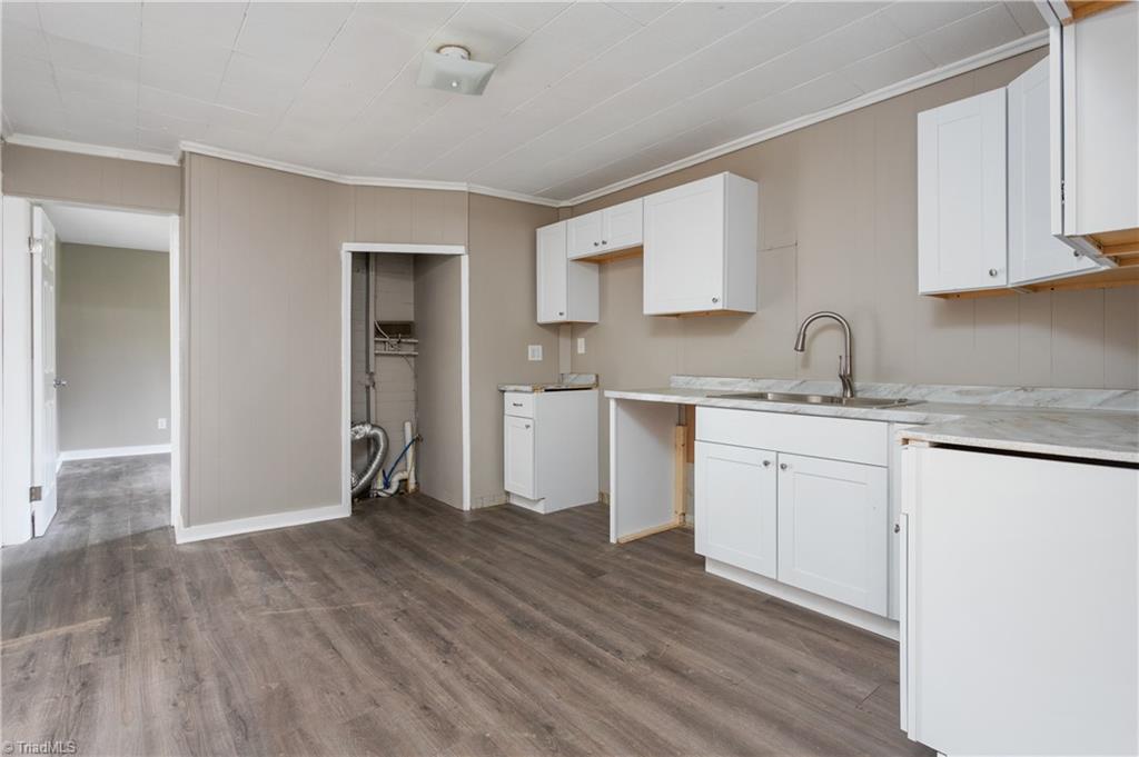 1411 Cook Street High Point, NC 27262 - Photo 5 of 13