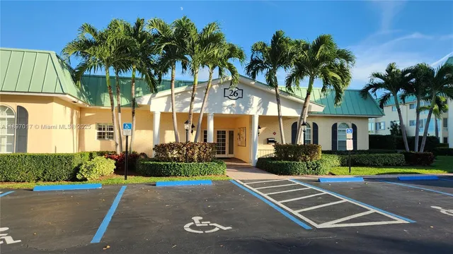 $204,900 | 35 Colonial Club Drive, Unit 203, Boynton Beach, FL 33435