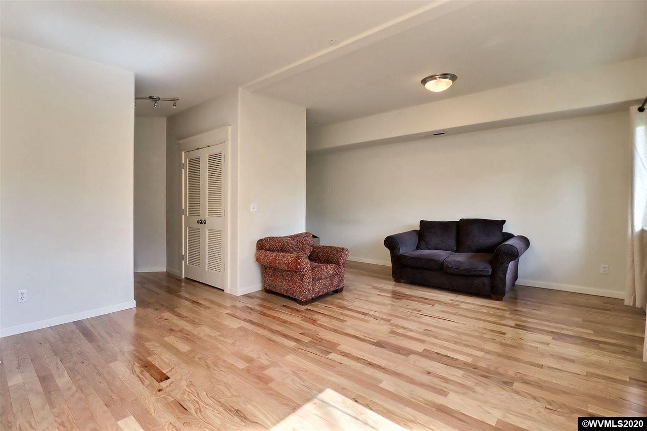 4220 South Slavin ( Road Portland, OR 97239 - Photo 13 of 25